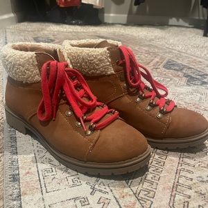 Brown fleece topped boots with red laces